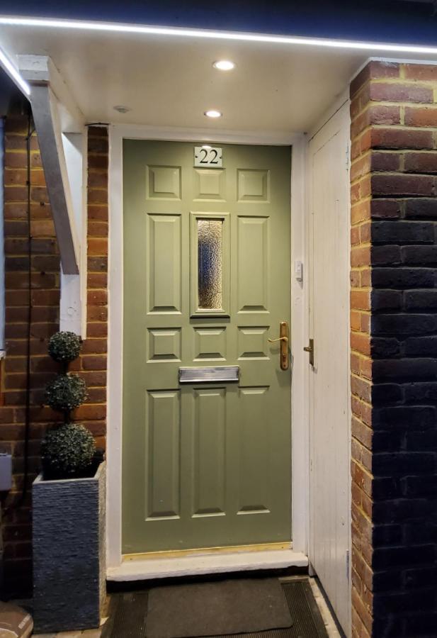 Air Conditioned Modern Double Bed Room With Private Attached Bathroom - Free Parking - Near London Heathrow Airport & Southall Broadway ภายนอก รูปภาพ
