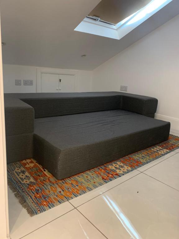 Air Conditioned Modern Double Bed Room With Private Attached Bathroom - Free Parking - Near London Heathrow Airport & Southall Broadway ภายนอก รูปภาพ