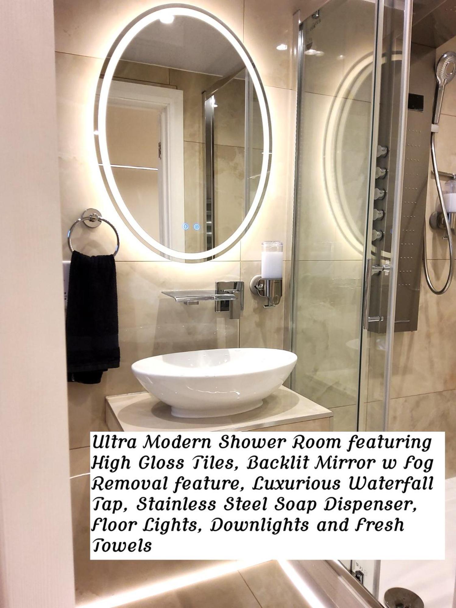 Air Conditioned Modern Double Bed Room With Private Attached Bathroom - Free Parking - Near London Heathrow Airport & Southall Broadway ภายนอก รูปภาพ