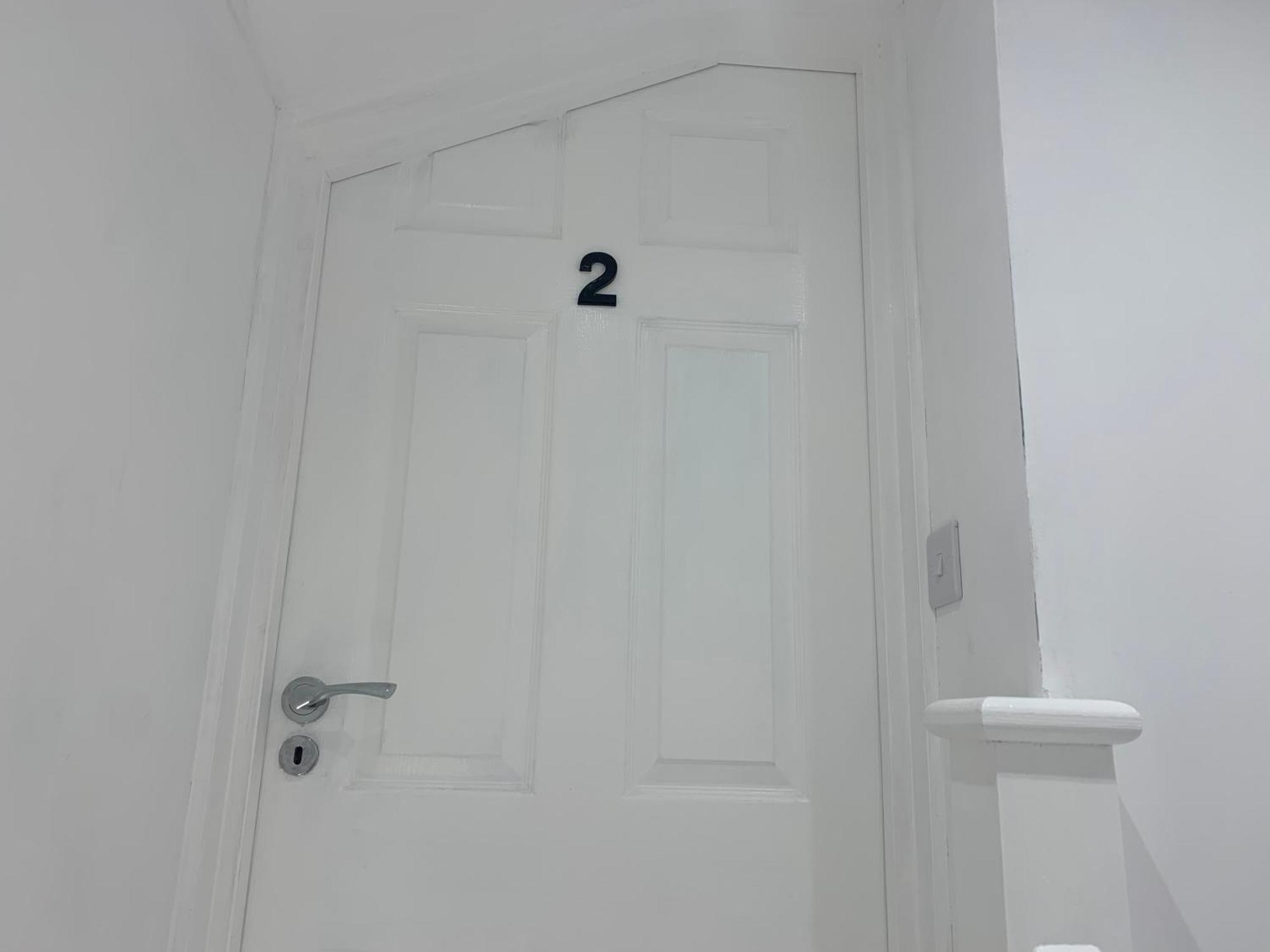 Air Conditioned Modern Double Bed Room With Private Attached Bathroom - Free Parking - Near London Heathrow Airport & Southall Broadway ภายนอก รูปภาพ