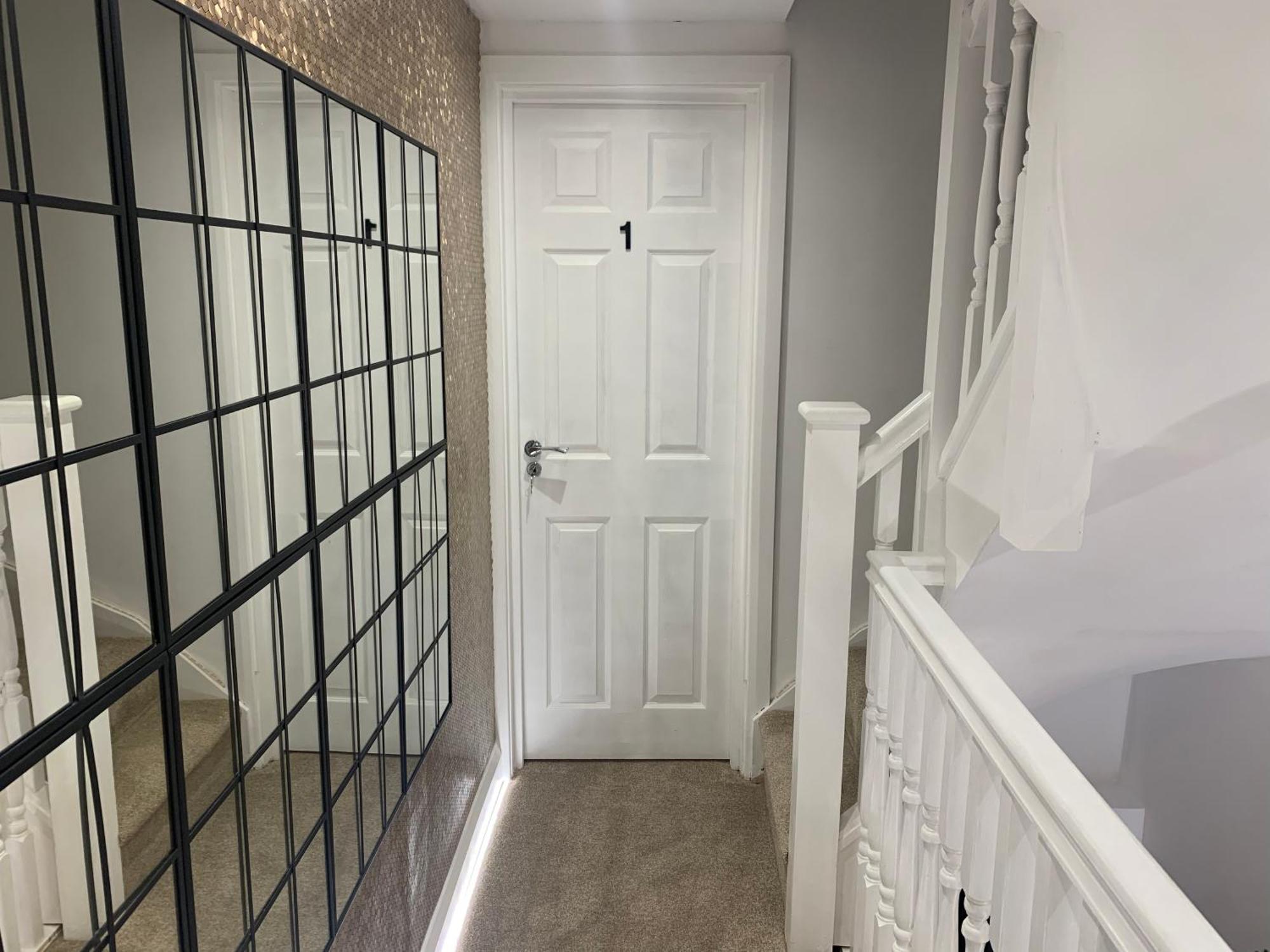 Air Conditioned Modern Double Bed Room With Private Attached Bathroom - Free Parking - Near London Heathrow Airport & Southall Broadway ภายนอก รูปภาพ