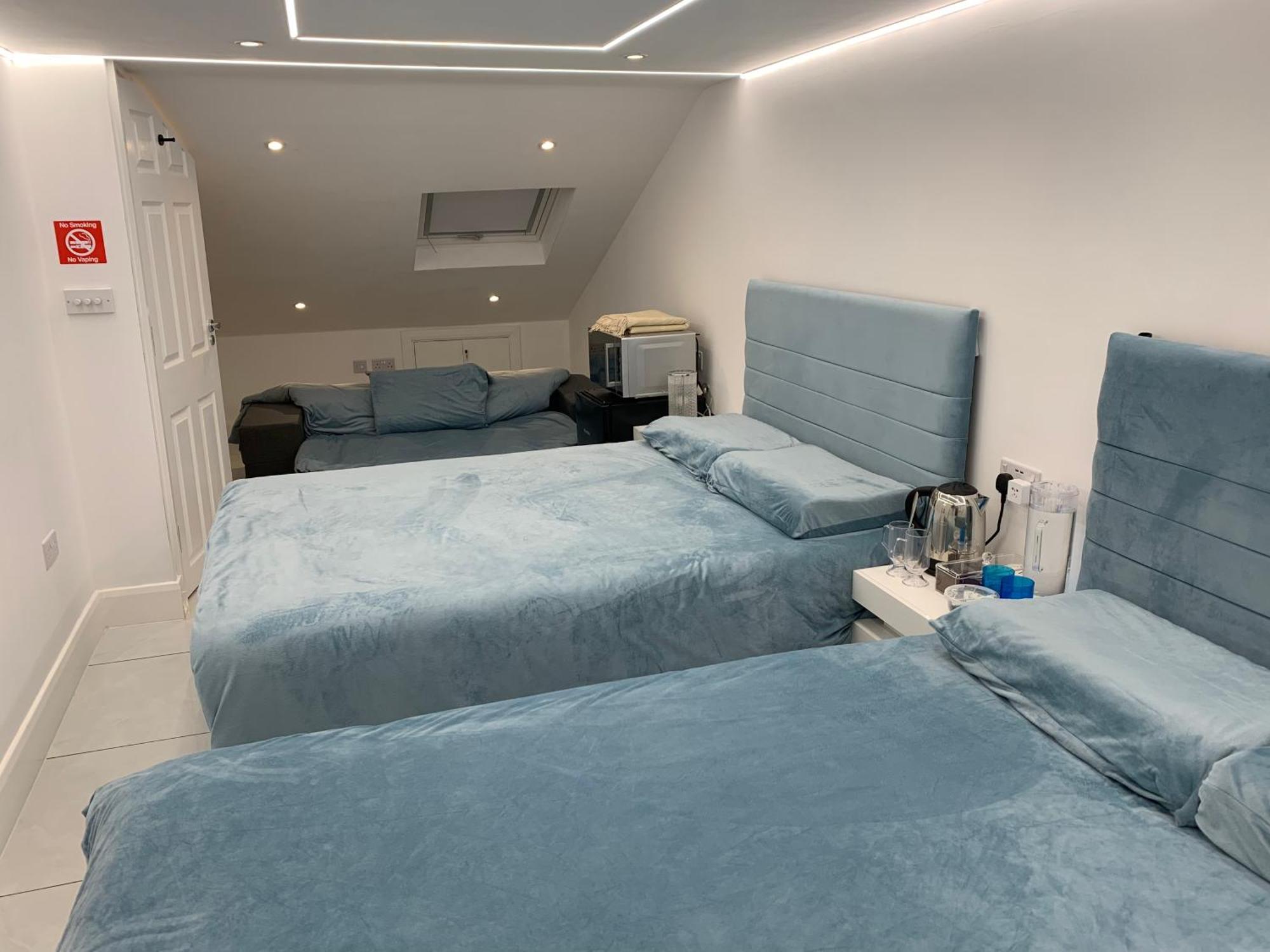 Air Conditioned Modern Double Bed Room With Private Attached Bathroom - Free Parking - Near London Heathrow Airport & Southall Broadway ภายนอก รูปภาพ