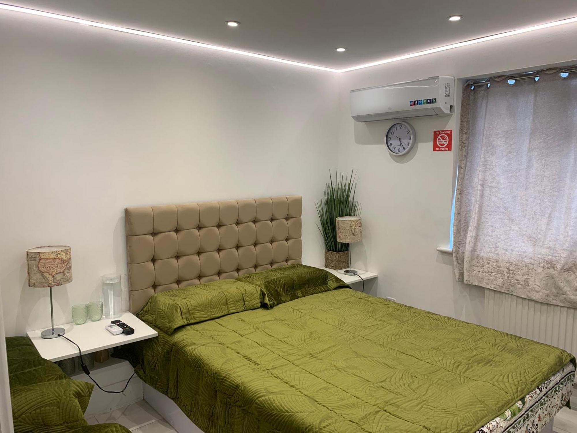 Air Conditioned Modern Double Bed Room With Private Attached Bathroom - Free Parking - Near London Heathrow Airport & Southall Broadway ภายนอก รูปภาพ