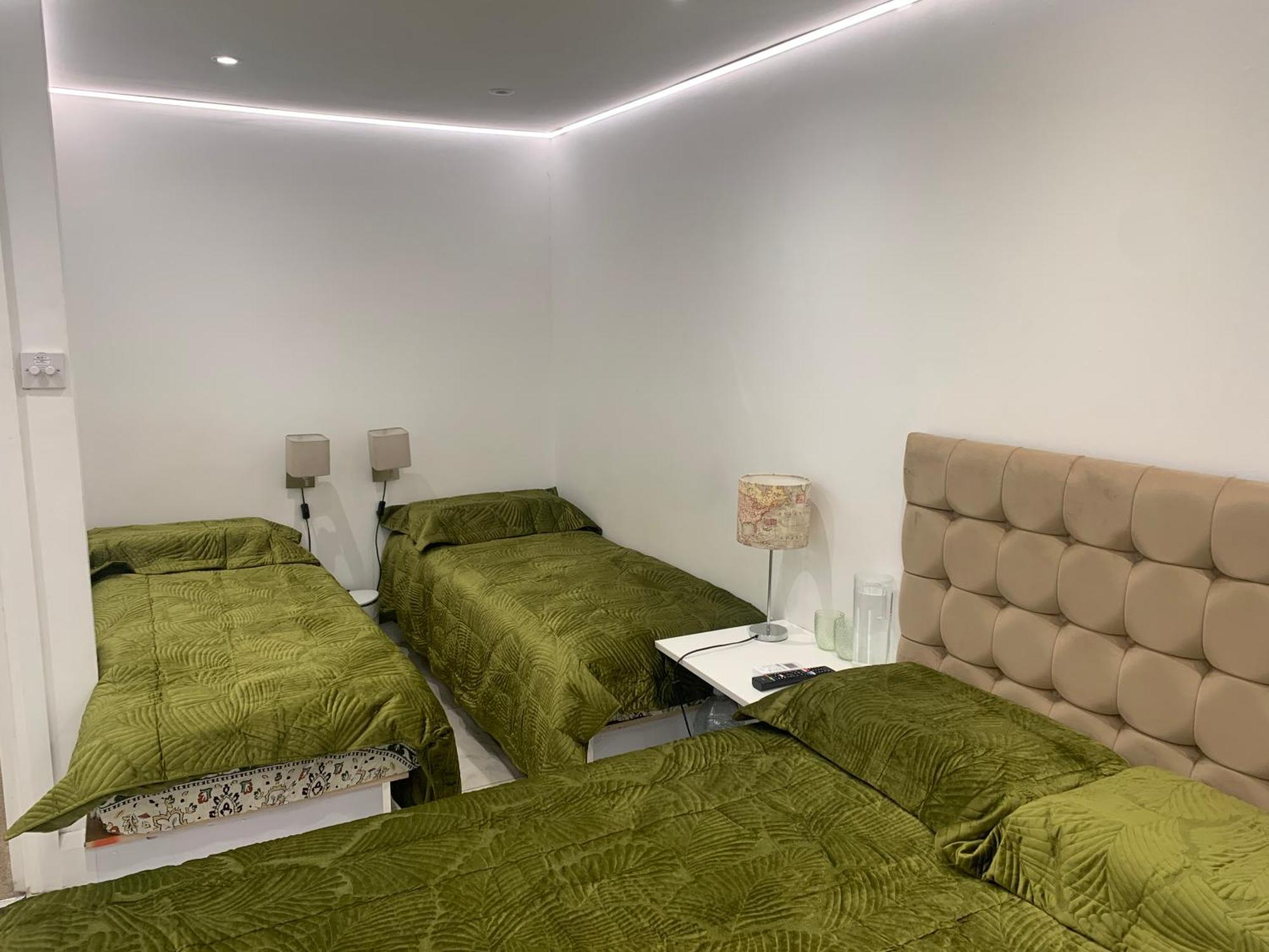 Air Conditioned Modern Double Bed Room With Private Attached Bathroom - Free Parking - Near London Heathrow Airport & Southall Broadway ภายนอก รูปภาพ